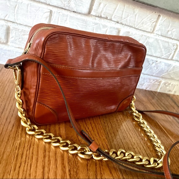 𝐋𝐨𝐮𝐢𝐬 𝐕𝐮𝐢𝐭𝐭𝐨𝐧 𝐂𝐫𝐨𝐬𝐬𝐛𝐨𝐝𝐲 𝐓𝐫𝐨𝐜𝐚𝐝𝐞𝐫𝐨𝟐𝟕 - Picture 2 of 12